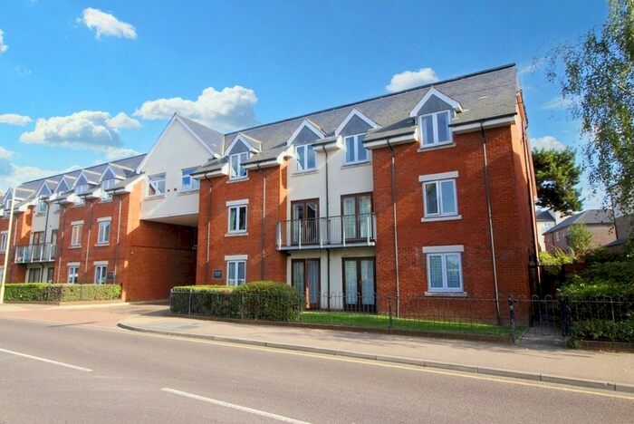 1 Bedroom Flat To Rent In Walsworth Road, Hitchin, Hertfordshire, SG4