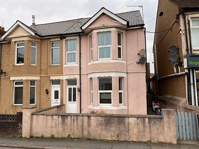 2 Bedroom Flat To Rent In St. Johns Crescent, Rogerstone, Newport, NP10