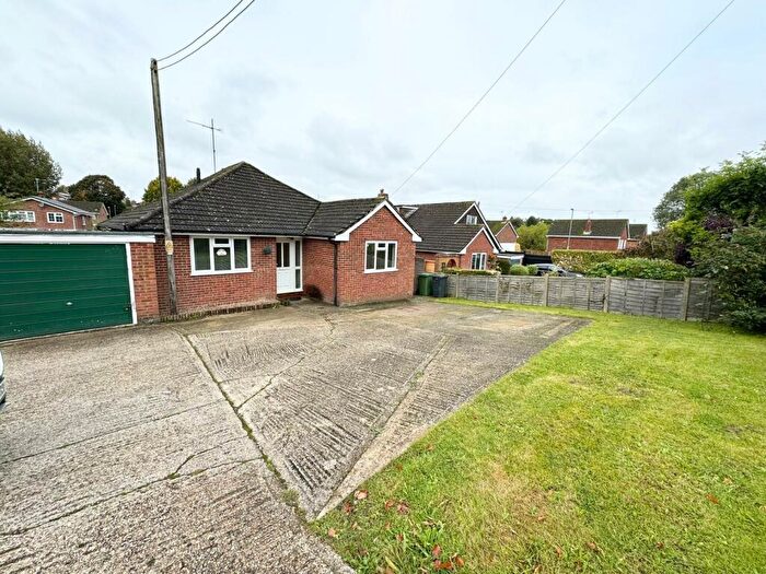 3 Bedroom Bungalow To Rent In Kempshott Lane, Basingstoke, RG22