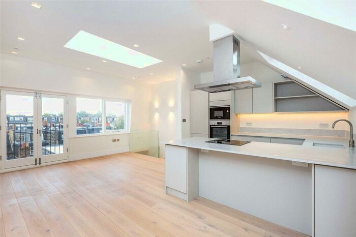 3 Bedroom Flat To Rent In Wandsworth Bridge Road, Fulham, London, SW6