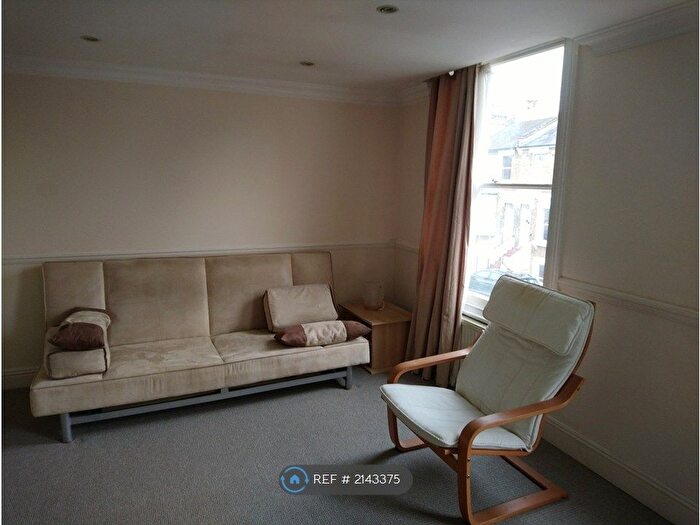 2 Bedroom Flat To Rent In Tabor Road, London, W6