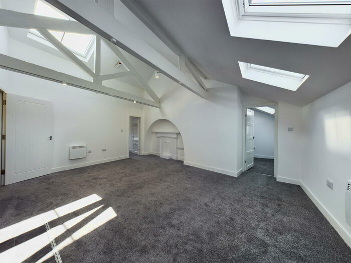 2 Bedroom Apartment To Rent In Silver Street, Hull, Yorkshire, HU1