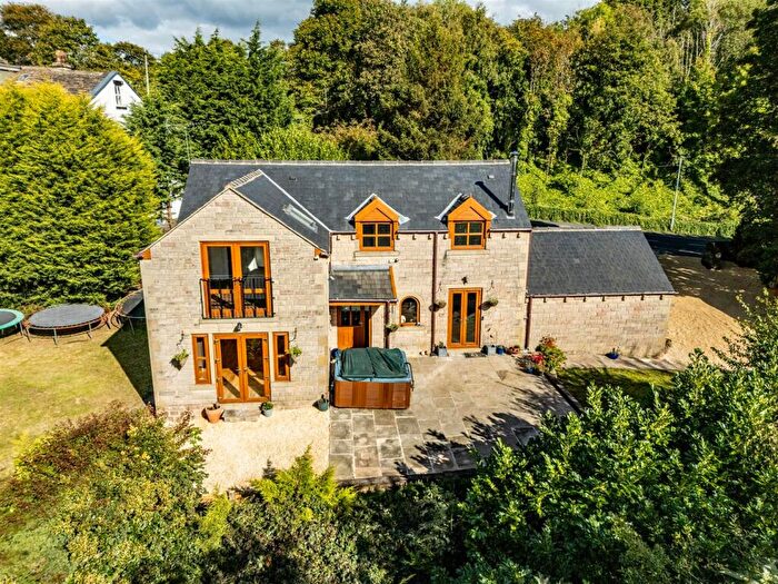 5 Bedroom Detached House For Sale In Shroggs Stables, Halifax, HX3