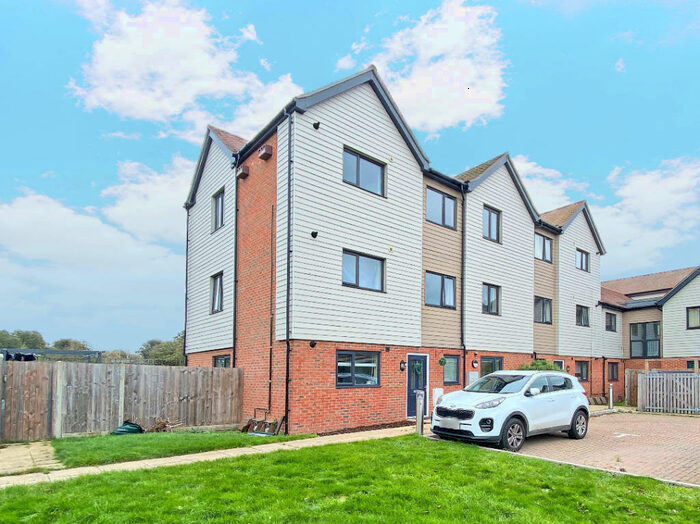2 Bedroom Apartment To Rent In Wey Court, Godalming, GU7