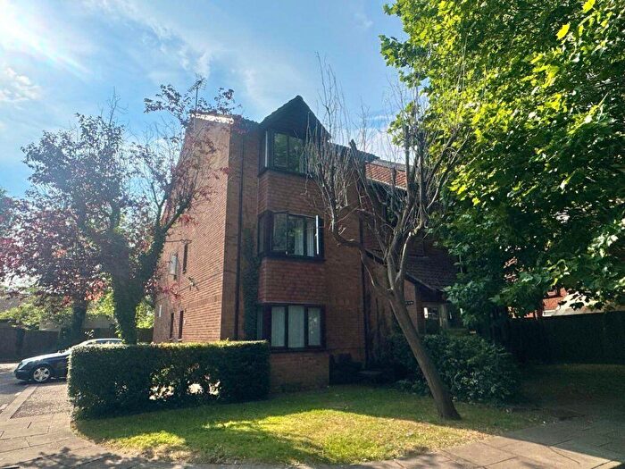 1 Bedroom Flat To Rent In Keswick Court, SL2
