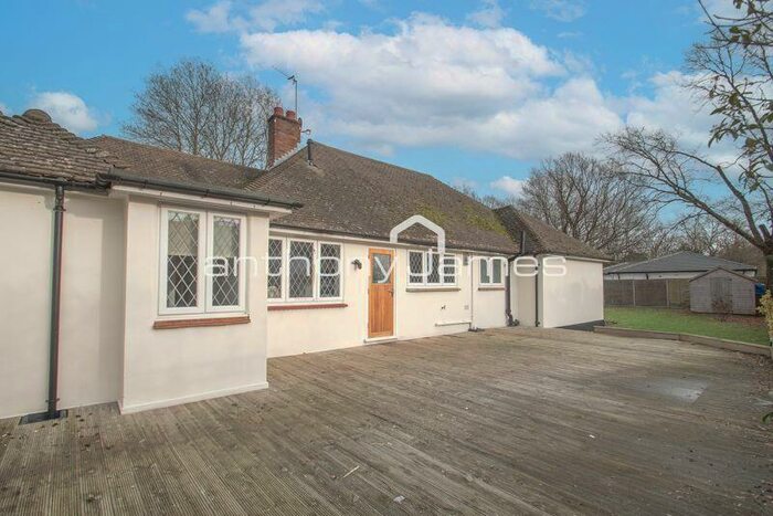 4 Bedroom Detached House To Rent In Hayes Lane, Beckenham, BR3