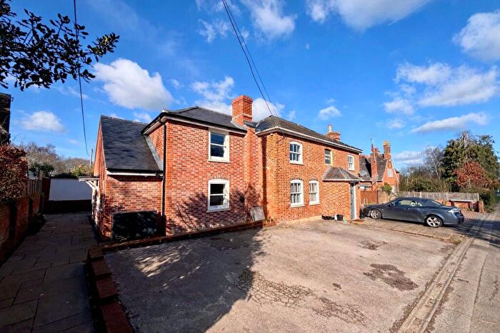 1 Bedroom Flat To Rent In Sherdon House, Reading Road, Sherfield-on-Loddon, Hook, RG27