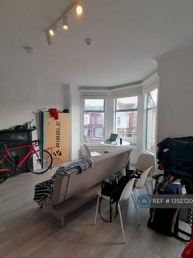 1 Bedroom Flat To Rent In Woodside Road, London, N22