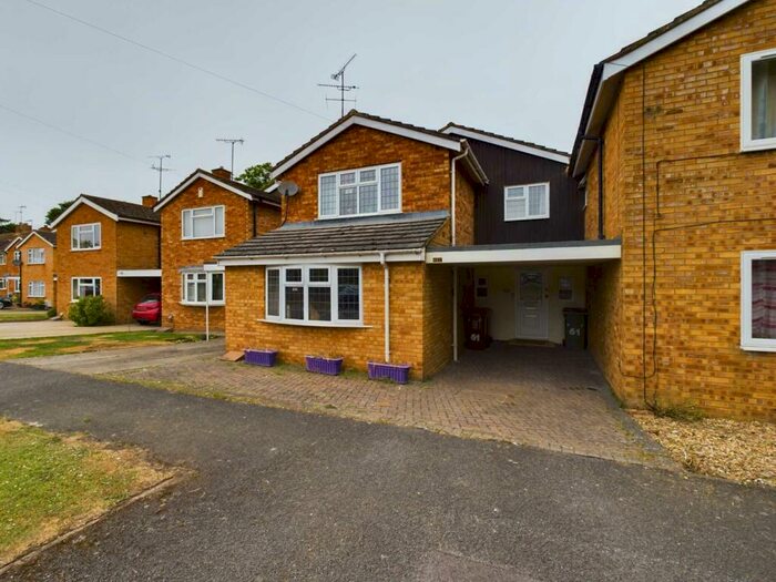 3 Bedroom Semi-Detached House For Sale In Sharps Close, Waddesdon, HP18