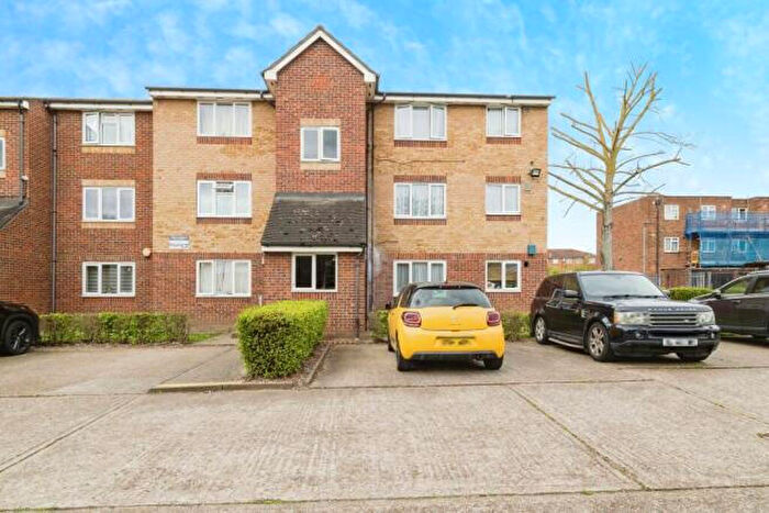 1 Bedroom Flat To Rent In Dagenham East, Dagenham, Essex, RM10