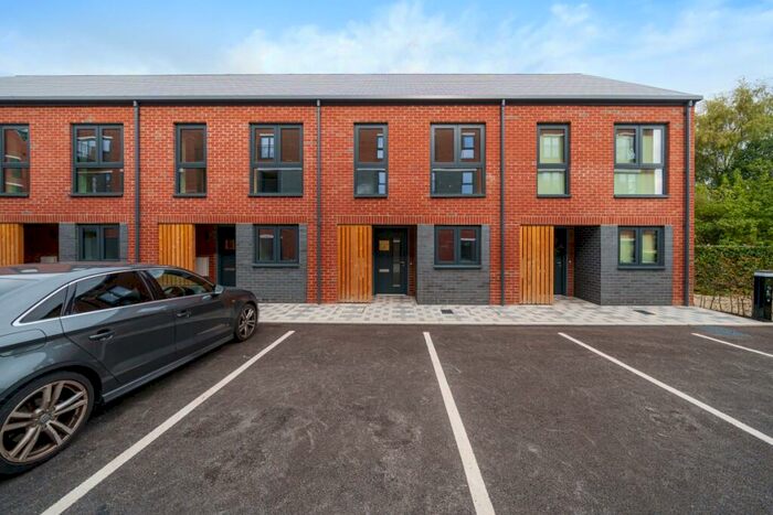 2 Bedroom Apartment To Rent In Throckmorton Street Newbury, RG14