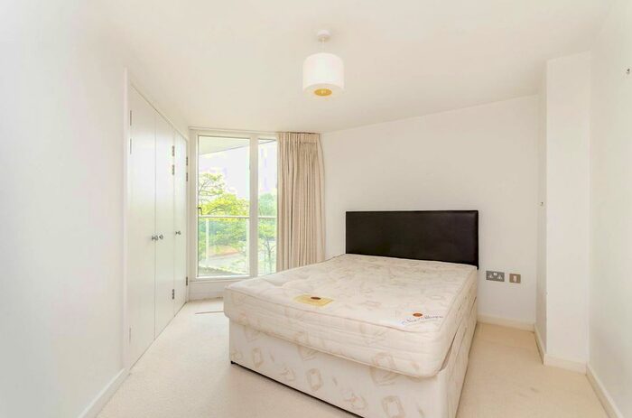 2 Bedroom Flat To Rent In Water Gardens Square, Canada Water, London, SE16
