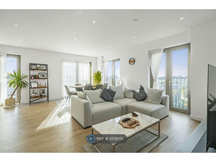 2 Bedroom Flat To Rent In Galley House, London, E16