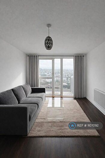 2 Bedroom Flat To Rent In Royal Court, Croydon, CR0