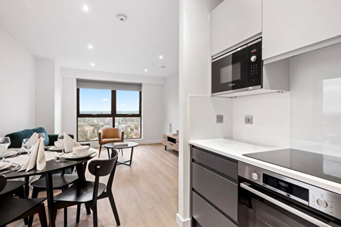 2 Bedroom Flat To Rent In Sutton Court Road, Sutton, SM1