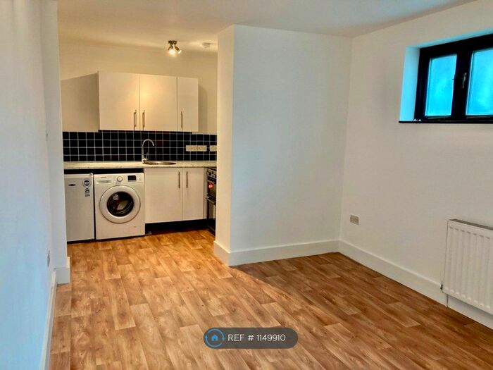 1 Bedroom Flat To Rent In Tanners Mews, London, SE8