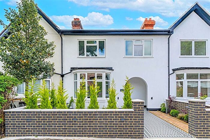 4 Bedroom Semi-Detached House To Rent In Thompson Avenue, Kew, TW9