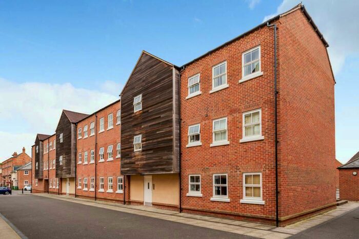 2 Bedroom Apartment For Sale In Nymet Court, Pine Street, Aylesbury, Buckinghamshire, HP19