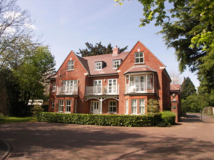 2 Bedroom Flat To Rent In Fairlawns, High Wycombe, HP13