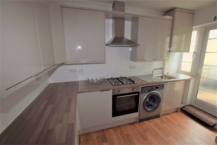 4 Bedroom Flat To Rent In Hendon Way, Barnet, NW4