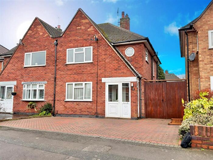 3 Bedroom Semi Detached House For Sale In Woodgate Drive, Birstall, Leicester, LE4