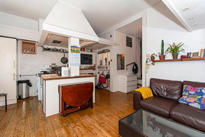 1 Bedroom Flat To Rent In Lavender Hill, Battersea, SW11