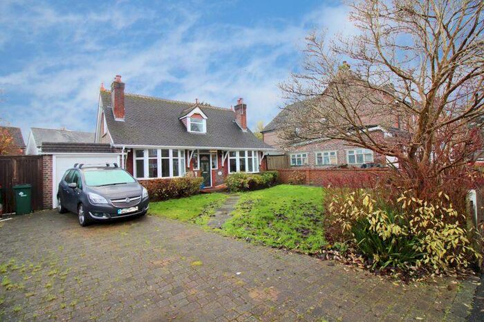 3 Bedroom Detached Bungalow To Rent In Princess Road, Crawley, RH11
