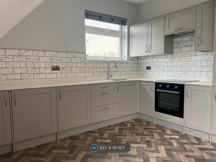 1 Bedroom Flat To Rent In Queens Road, Leigh-On-Sea, SS9