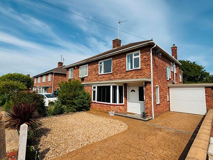 3 Bedroom Semi Detached House For Sale In Shire Grove, Peterborough, PE1