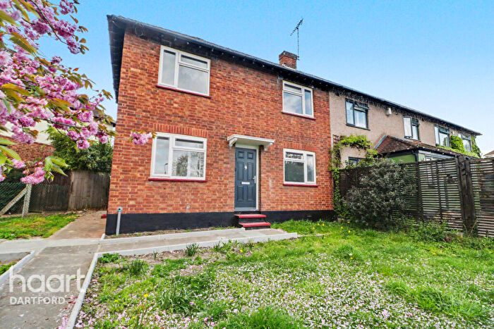 3 Bedroom Semi-Detached House For Sale In Dale Road, Dartford, DA1