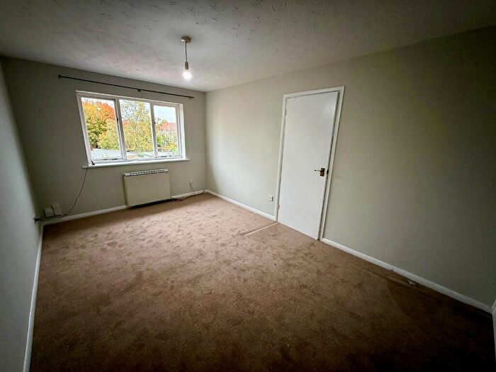 1 Bedroom Flat To Rent In Blacksmiths Close, Romford, London, RM6