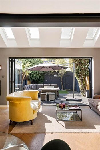 3 Bedroom End Of Terrace House For Sale In Henniker Gardens, East Ham, E6
