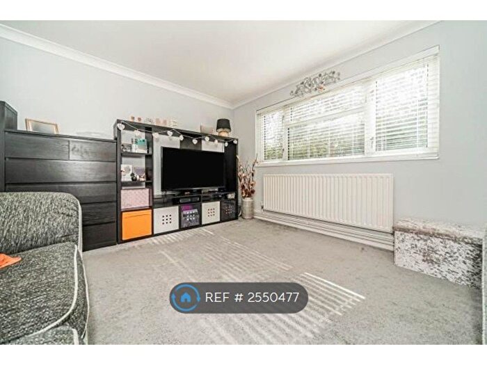 1 Bedroom Flat To Rent In Ripon Road, Stevenage, SG1