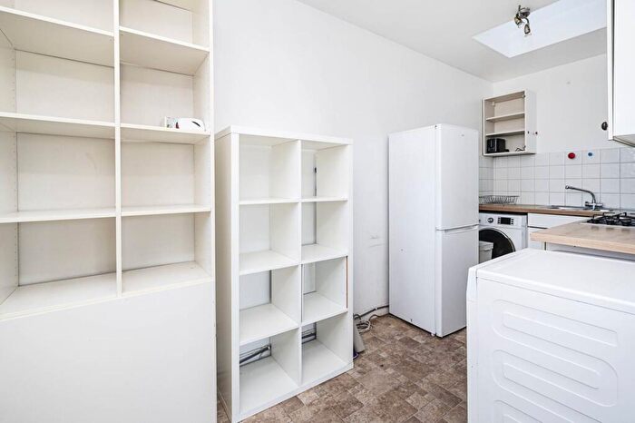 2 Bedroom Flat To Rent In Millennium Place, Bethnal Green, London, E2