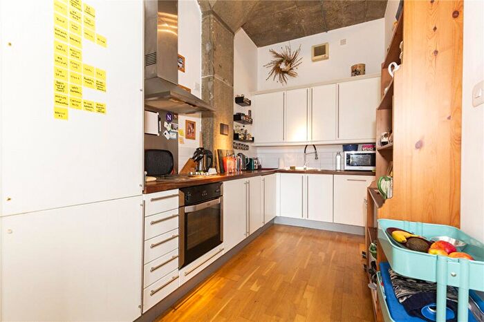 2 Bedroom Apartment To Rent In Wenlock Road, London, N1