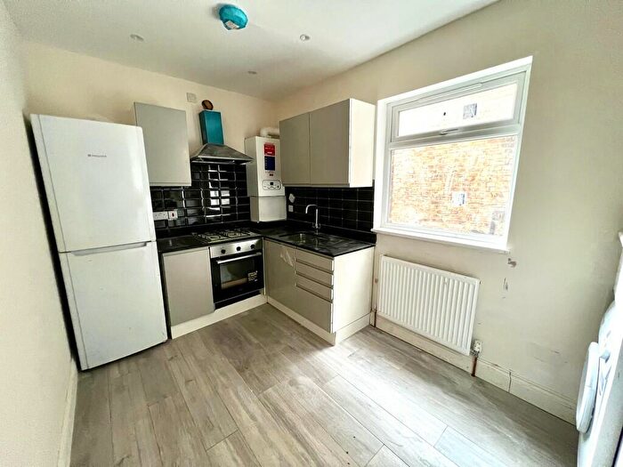 2 Bedroom Apartment To Rent In Blackstock Road, London, N4
