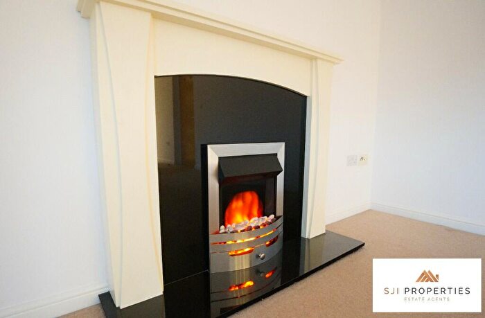 2 Bedroom Flat For Sale In Limestone Rise, Mansfield, Nottinghamshire, NG19