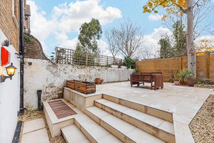 2 Bedroom Maisonette For Sale In Church Road, Richmond Hill, TW10