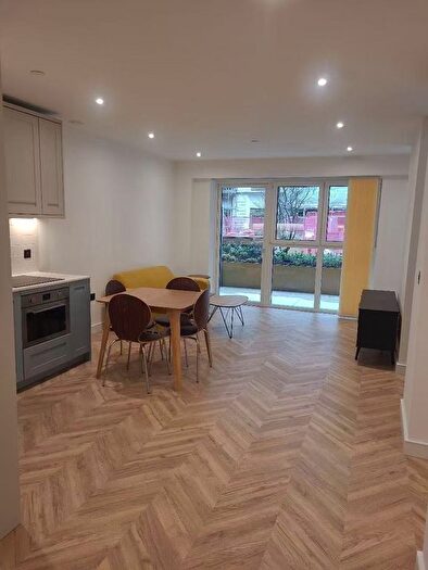 2 Bedroom Flat To Rent In Brook Street, Kingston Upon Thames, KT1