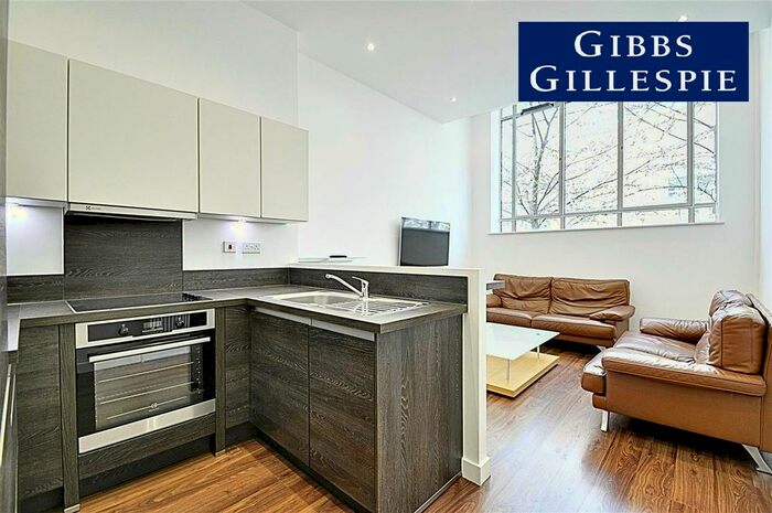 1 Bedroom Flat To Rent In Great West Road, Brentford, TW8