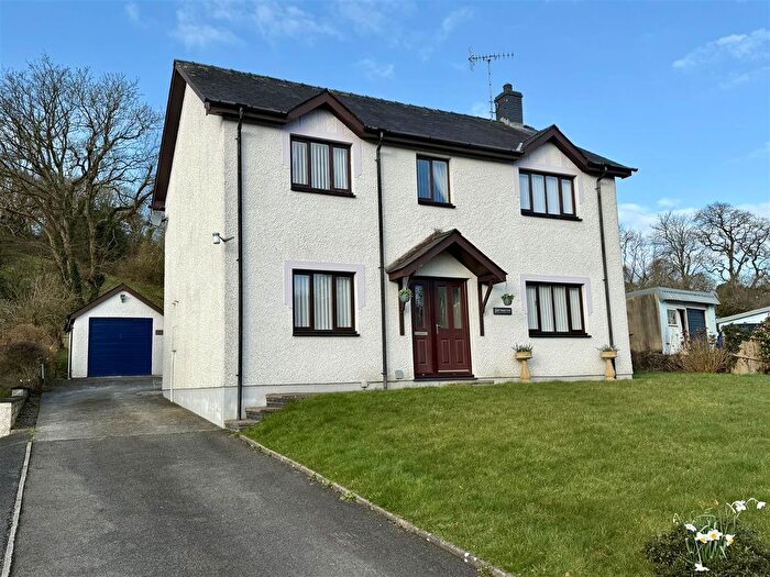 3 Bedroom Detached House For Sale In Lampeter Road, Aberaeron, SA46