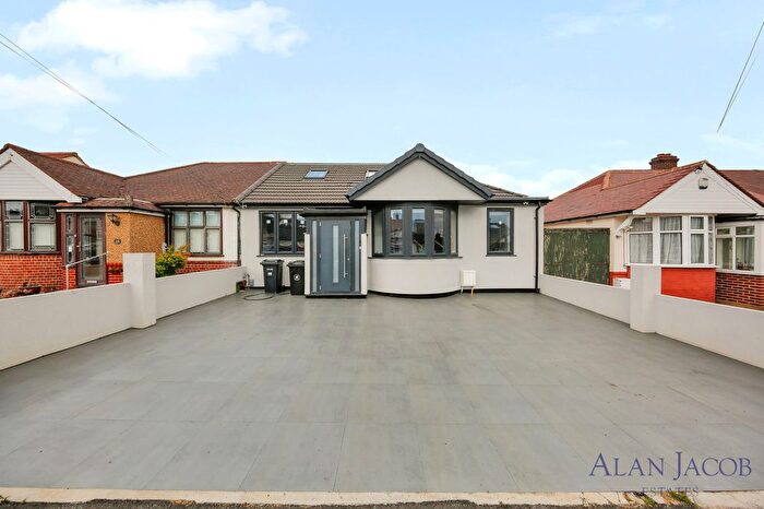5 Bedroom Bungalow For Sale In Jerningham Avenue, Clayhall, IG5