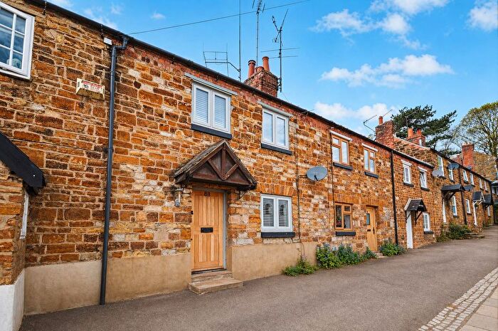 2 Bedroom Cottage To Rent In Harborough Road, Northampton, NN2