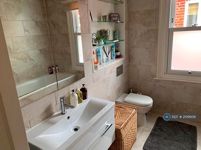 3 Bedroom Flat To Rent In Lyric Rd, London, SW13