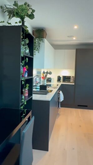 2 Bedroom Flat To Rent In Bath Road, Slough, SL1