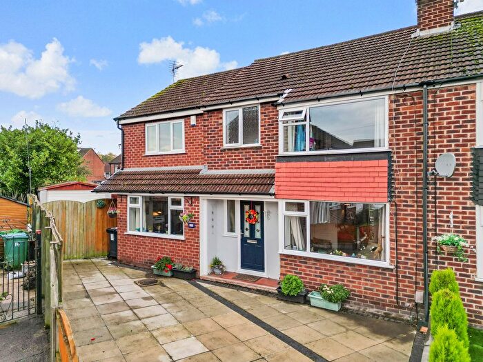 4 Bedroom Semi-detached House For Sale In Welwyn Close, Thelwall, WA4