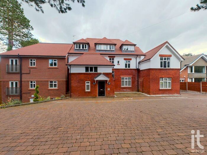 2 Bedroom Apartment To Rent In The Pines, Buxton Road West, Stockport, SK12