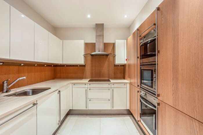 2 Bedroom Flat To Rent In Wycombe Square, London, W8