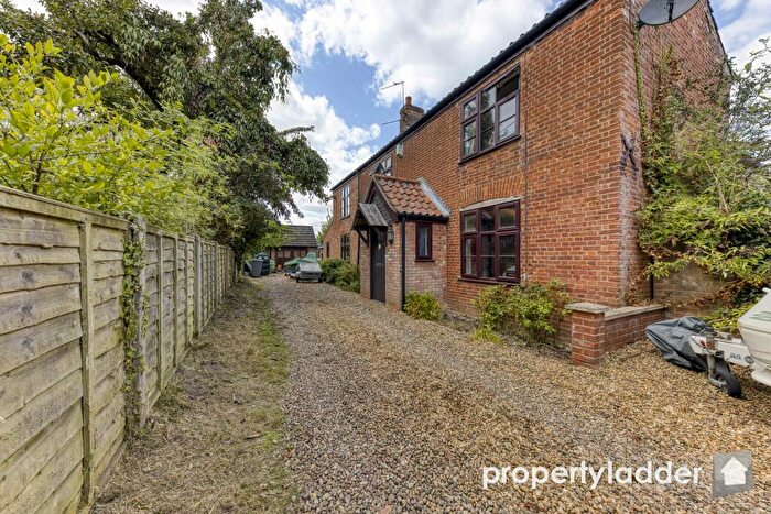 3 Bedroom Semi-Detached House For Sale In Bay Willow Lane, Crostwick, NR12