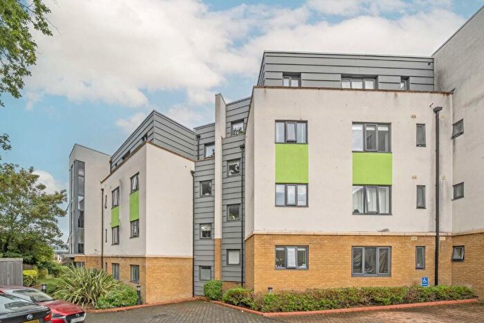 2 Bedroom Flat For Sale In Hythe Road, Surbiton, KT6